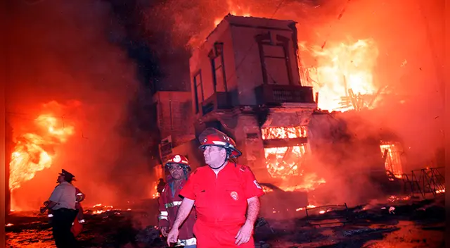Un cartucho de fuego artificial desencadenó un incendio que consumió 4 cuadras de Mesa Redonda. Foto: archivo La República