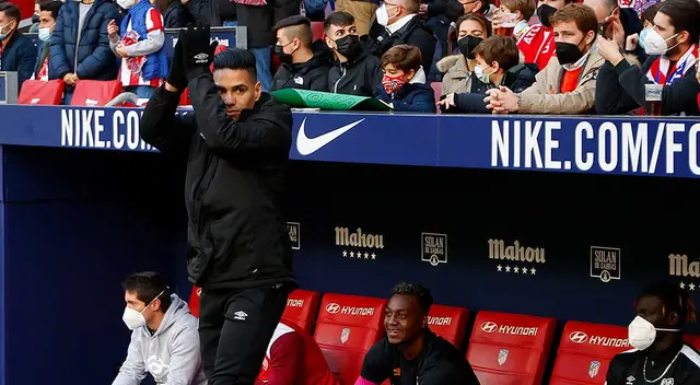 Radamel Falcao fue ovacionado por los hinchas de Atlético Madrid Radamel Falcao fue ovacionado por los hinchas de Atlético Madrid