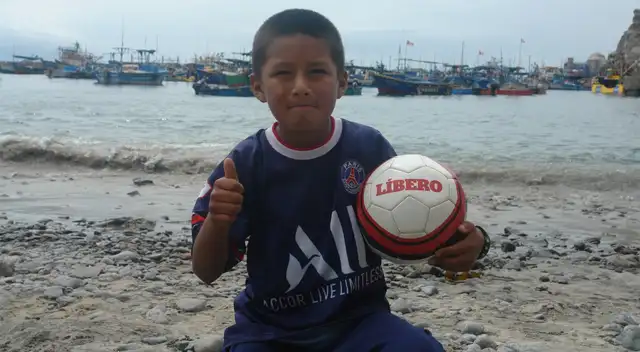 Edy Ccolque sueña con ser futbolista profesional. Edy Ccolque sueña con ser futbolista profesional.