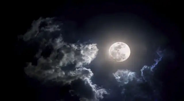 El calendario lunar recoge varias fechas señaladas este mes, entre ellas la primera luna llena.