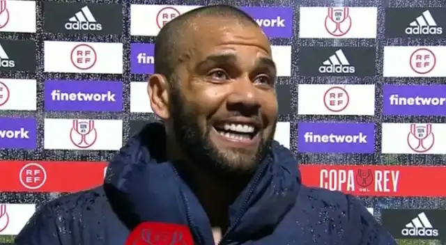 Dani Alves se emocionó por su 'debut' con el Barcelona: Dani Alves se emocionó por su 'debut' con el Barcelona: