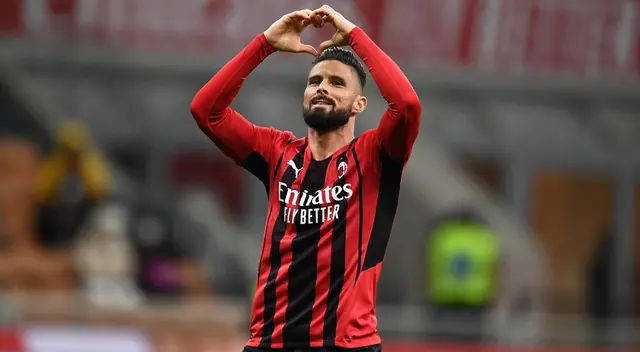 Giroud celebra tras haber anotado el primer gol de AC Milan sobre Roma