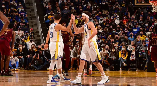 Warriors superó con autoridad a Cavaliers en casa.