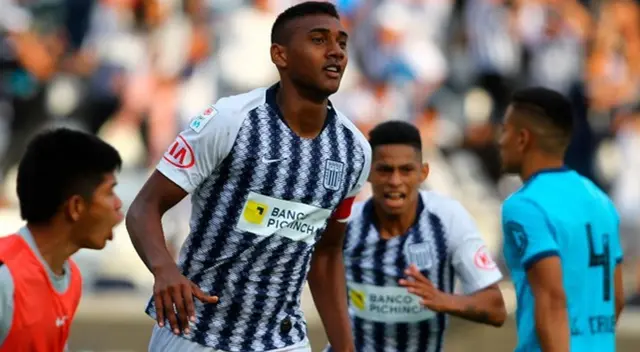 Aldair Fuentes complica su llegada a Alianza Lima.