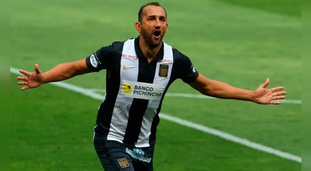 Hernán Barcos cerró la temporada 2021 haciendo 10 goles con Alianza Lima. Foto: La República Hernán Barcos cerró la temporada 2021 haciendo 10 goles con Alianza Lima. Foto: La República