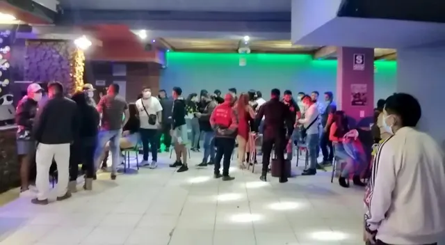 Autoridades del Callao intervienen a más de mil personas en 'fiesta covid'.