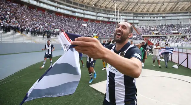 Hernán Barcos fue el goleador de Alianza Lima en el 2021 con 10 tantos. Hernán Barcos fue el goleador de Alianza Lima en el 2021 con 10 tantos.