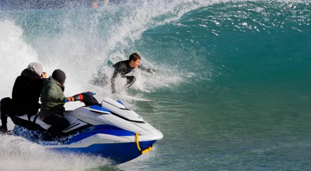Lucca Mesinas se metió en la historia del surf peruano.