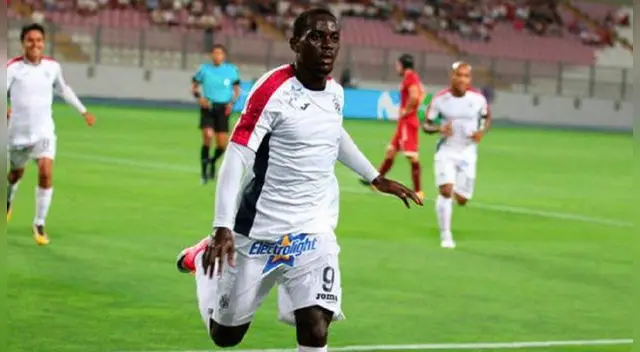 Aké Loba llegó al fútbol peruano con 17 años.