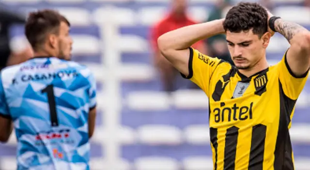 Peñarol cayó derrotado 1-0 ante Fénix en el Capurro.