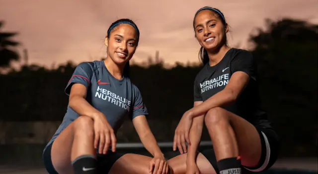 Xiomara y Xioczana Canales son jugadoras de Alianza Lima y Universitario, respectivamente. Xiomara y Xioczana Canales son jugadoras de Alianza Lima y Universitario, respectivamente.