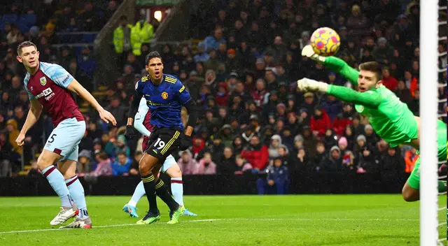 Varane anotó pero fue anulado por el VAR