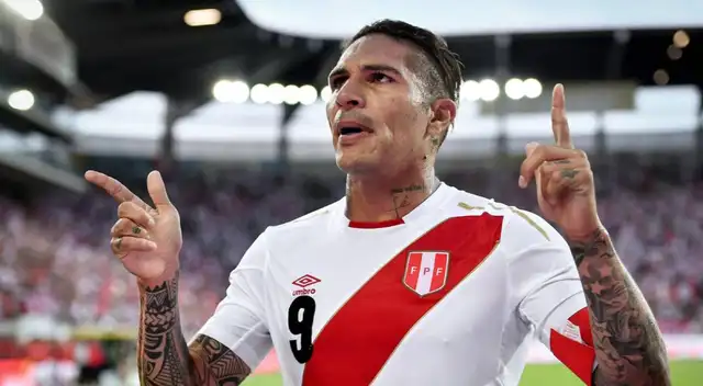 Paolo Guerrero se animó a compartir peculiares movimientos dentro de la habitación helada.