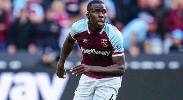 Kurt Zouma y el castigo por haber pateado a sus gatos.