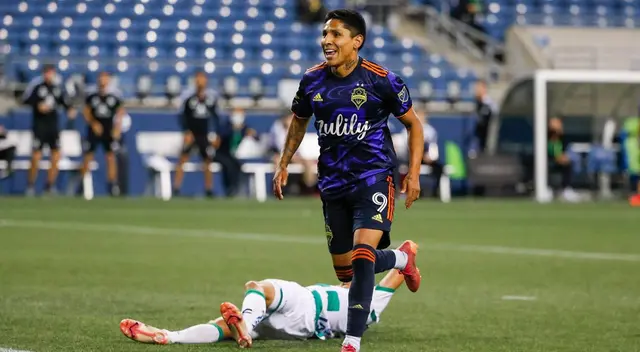 Raúl Ruidíaz renovó con el Seattle Sounders a inicios de temporada