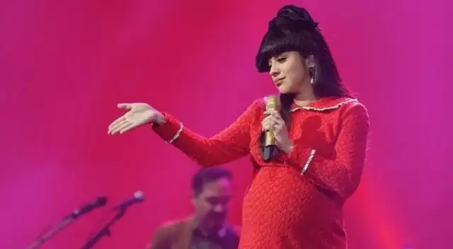 Mon Laferte confirmó el nacimiento de su primer hijo: