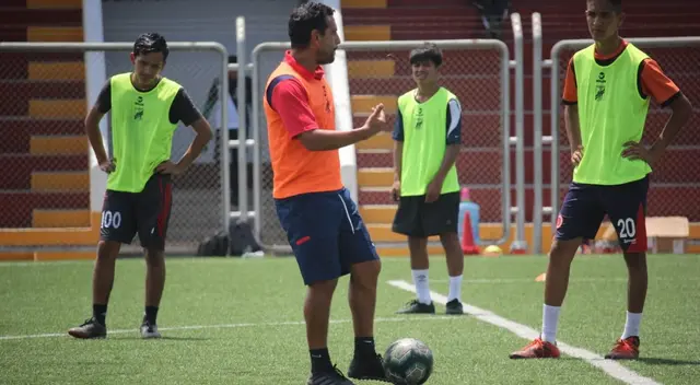 Renzo Sheput jugó su última temporada en el 2019. Se retiró en Mannucci. Renzo Sheput jugó su última temporada en el 2019. Se retiró en Mannucci.
