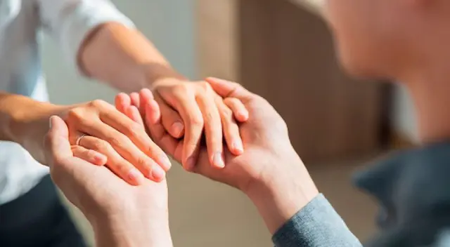 La unión de hecho es la convivencia libre y voluntaria entre un hombre y una mujer sin impedimento matrimonial. La unión de hecho es la convivencia libre y voluntaria entre un hombre y una mujer sin impedimento matrimonial.