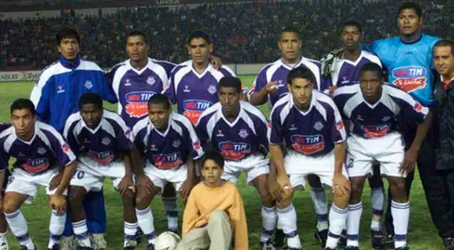 Estudiantes de Medicina en la definición del Torneo Clausura 2001 jugado en Arequipa