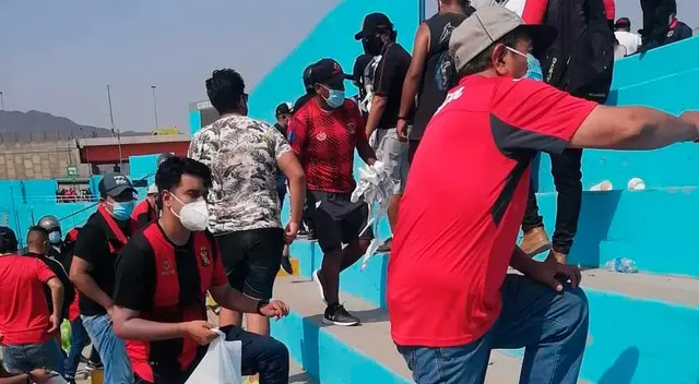 Hinchas de Melgar limpiaron gradas tras partido con Cristal.