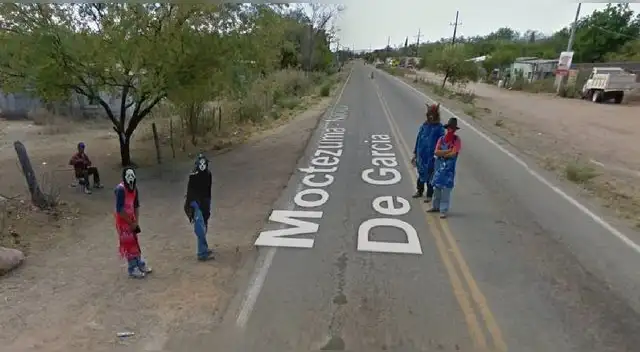 Google Maps capta inquietante imagen de personas disfrazadas en México ¿Secta o cartel?