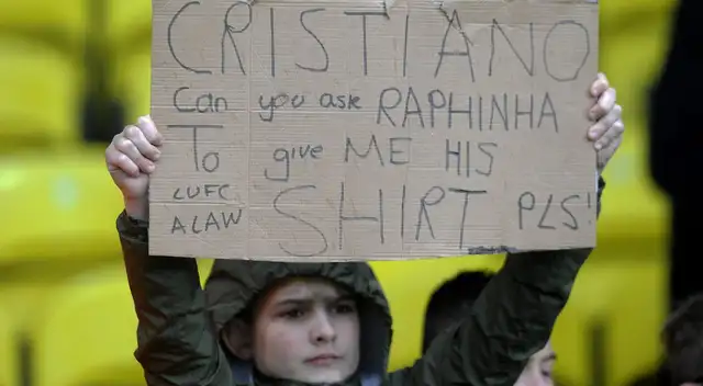 Niño le pide a CR7 que le consiga la camiseta de Raphael Dias