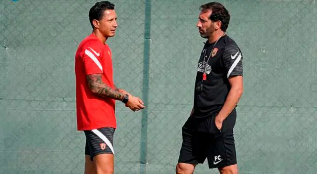 Gianluca Lapadula junto a Fabio Caserta, DT de Benevento Gianluca Lapadula junto a Fabio Caserta, DT de Benevento