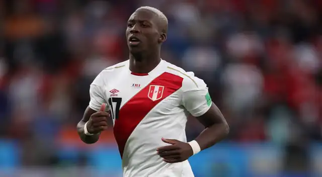 Luis Advíncula paseó su fútbol por Ucrania