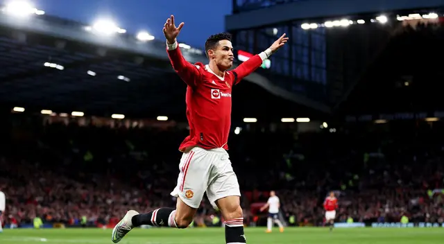 Cristiano Ronaldo anotó los tres goles del Manchester United Cristiano Ronaldo anotó los tres goles del Manchester United