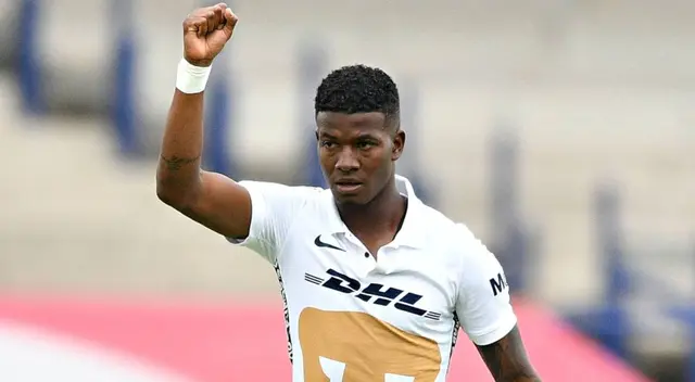 Washington Corozo campeón con Sporting Cristal en el 2020 en la Liga 1.
