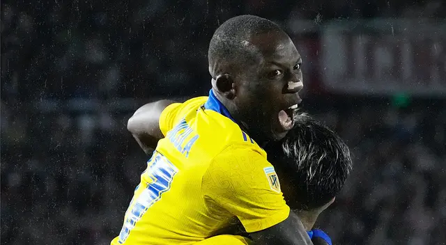 Prensa argentino no dudó en calificar desempeño de Luis Advíncula