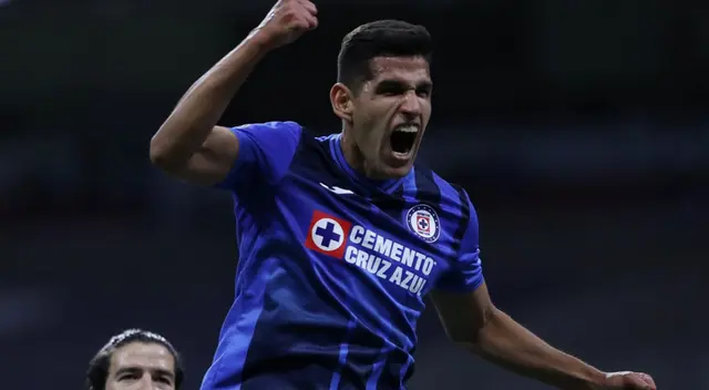 Luis Abram es titular en el once de Cruz Azul.