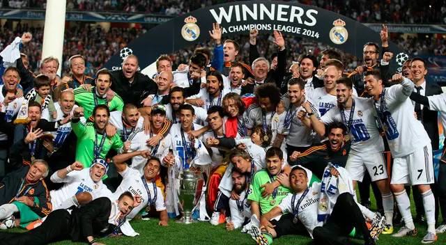 Carlo Ancelotti festejando la Décima con el Real Madrid en 2014 Carlo Ancelotti festejando la Décima con el Real Madrid en 2014