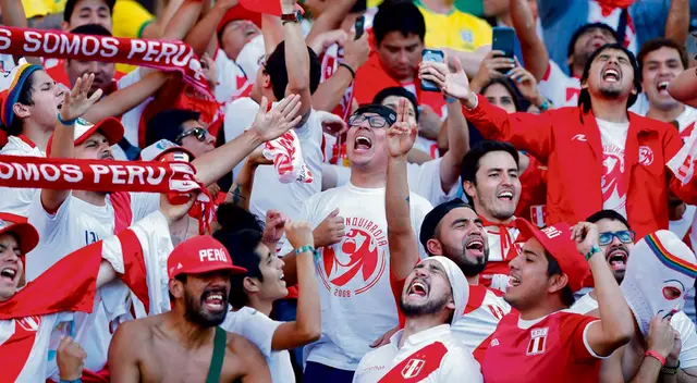 Hinchas peruanos cumplirán su rol en el Estadio Centenario Hinchas peruanos cumplirán su rol en el Estadio Centenario