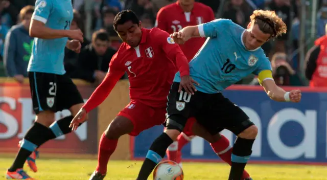 Antonio Gonzales junto a Diego Forlán por las Eliminatorias Brasil 2014