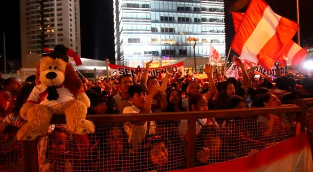 Perú y el banderazo que se realizó en Montevideo Perú y el banderazo que se realizó en Montevideo