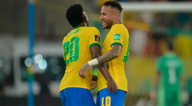 Brasil mantiene su invicto en las Eliminatorias tras vencer a Chile. Brasil mantiene su invicto en las Eliminatorias tras vencer a Chile.