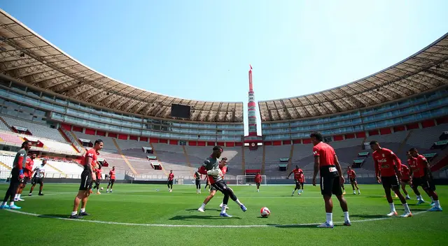 Selección Peruana y el once que probó en el Estadio Nacional Selección Peruana y el once que probó en el Estadio Nacional