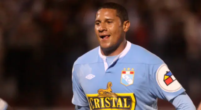 José Shoro con camiseta de Sporting Cristal