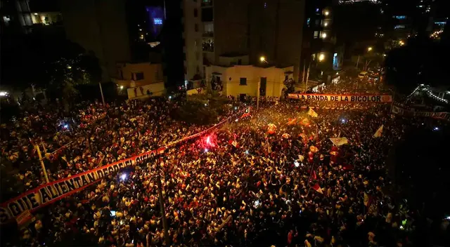 Prensa internacional se refirió al banderazo de los hinchas peruanos Prensa internacional se refirió al banderazo de los hinchas peruanos