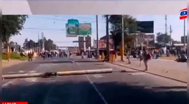 Reportera de TV Perú fue acorralada en un minimarket y despojada de sus equipos.