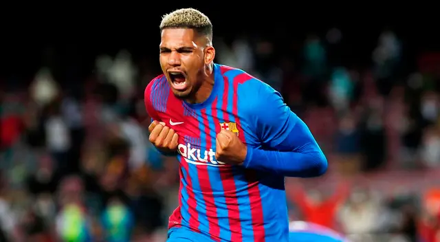 Ronald Araújo tiene contrato con el Barcelona hasta el 2023 Ronald Araújo tiene contrato con el Barcelona hasta el 2023