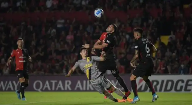 Colón logró un triunfo agónico ante Peñarol Colón logró un triunfo agónico ante Peñarol