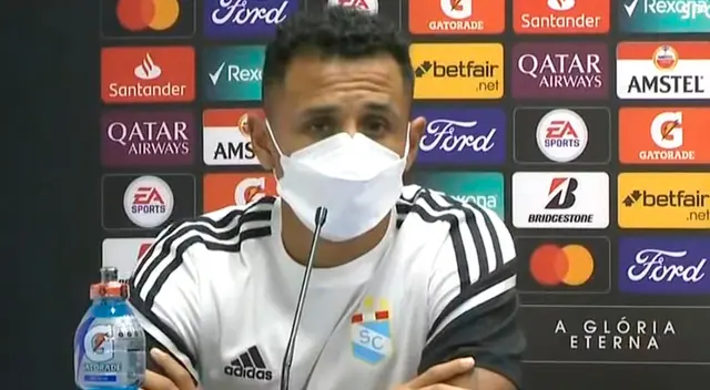 Yoshimar Yotún estalló contra el árbitro Leodán