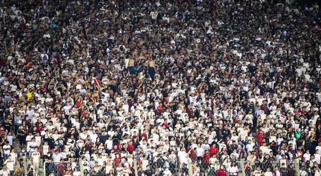Hinchas de Universitario agotaron el primer lote de entradas