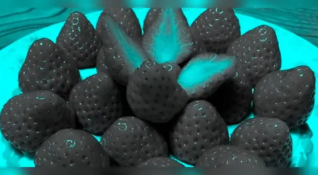 La fresas de esta imagen no son rojas ¿Logras ver de qué color son en realidad?