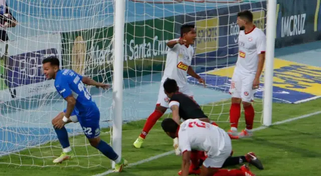 Bolívar ganó, gustó y goleó a Universitario de Vinto por la Liga Boliviana. Bolívar ganó, gustó y goleó a Universitario de Vinto por la Liga Boliviana.