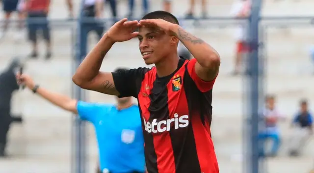 Kevin Quevedo fue goleador en Alianza Lima y salió campeón en 2017 en el fútbol peruano. Kevin Quevedo fue goleador en Alianza Lima y salió campeón en 2017 en el fútbol peruano.