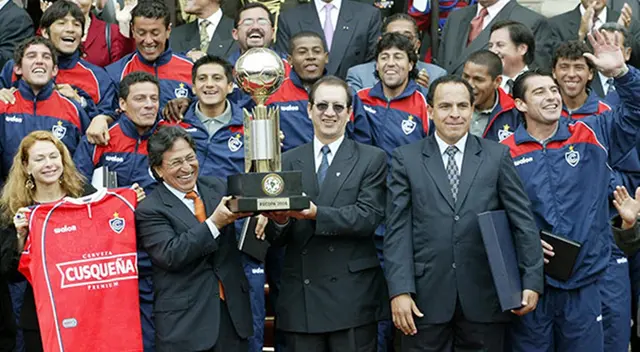 Cienciano le ganó la Recopa Sudamericana 2004 a Boca Juniors. Cienciano le ganó la Recopa Sudamericana 2004 a Boca Juniors.