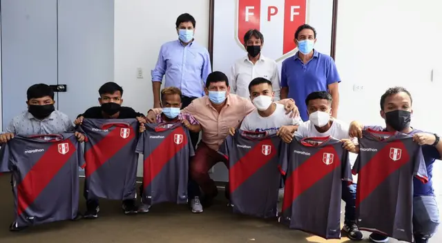 Agustín Lozano se hizo presente en las entregas de camisetas oficiales